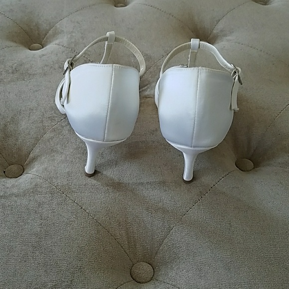 Ivory peep toe with jewel - Picture 3 of 6